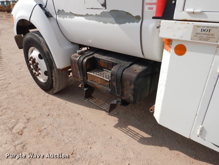 image for item DJ8775 2002 Ford F750 Super Duty  service truck