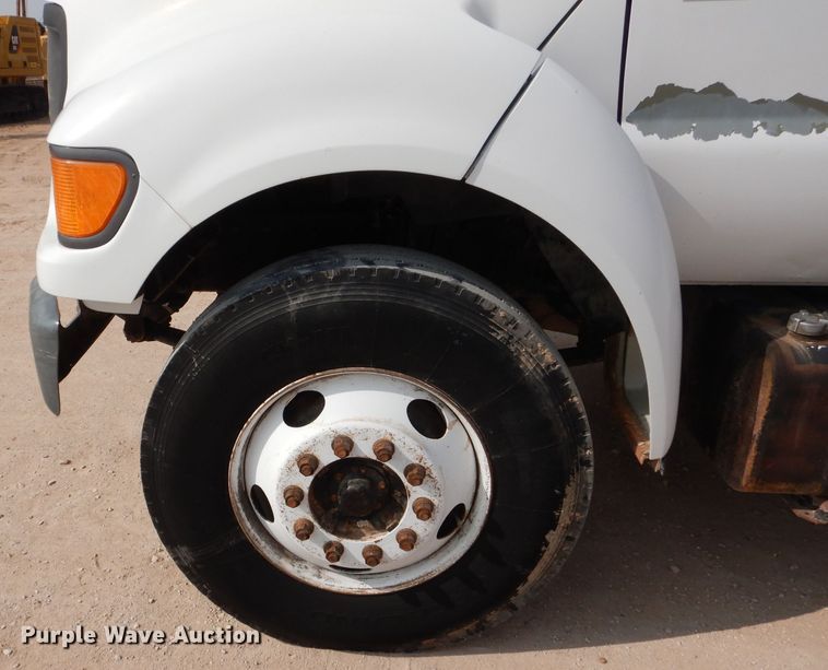 image for item DJ8775 2002 Ford F750 Super Duty  service truck