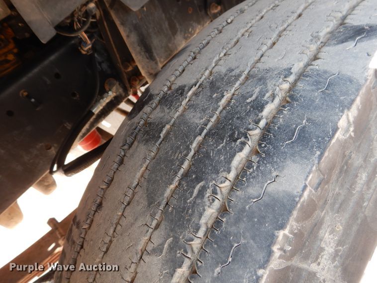 image for item DJ8775 2002 Ford F750 Super Duty  service truck