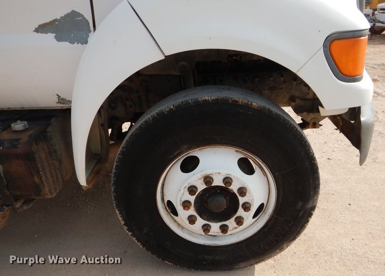 image for item DJ8775 2002 Ford F750 Super Duty  service truck