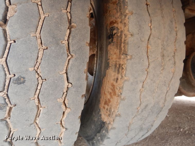 image for item DJ8775 2002 Ford F750 Super Duty  service truck