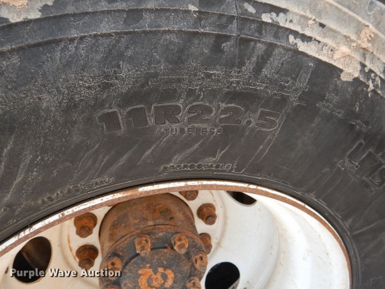 image for item DJ8775 2002 Ford F750 Super Duty  service truck