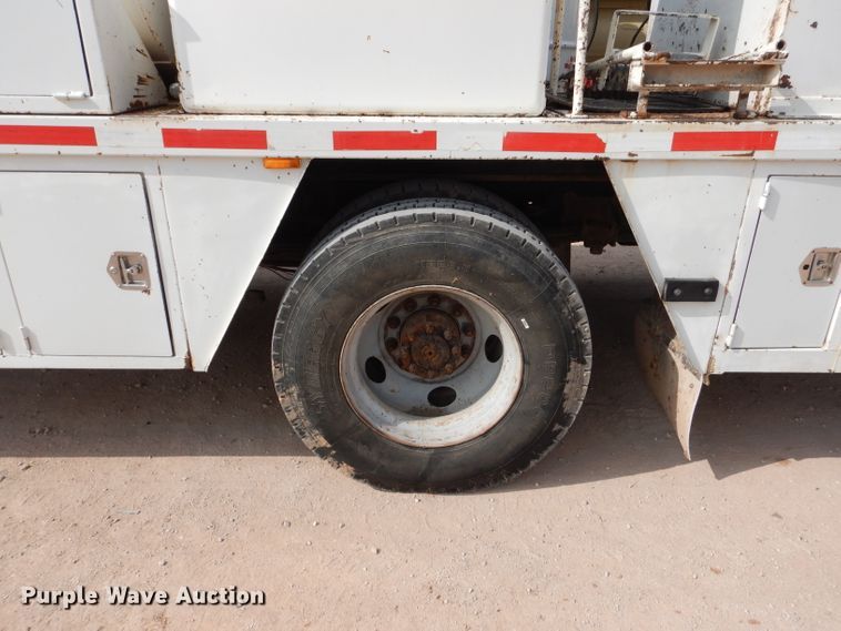 image for item DJ8775 2002 Ford F750 Super Duty  service truck