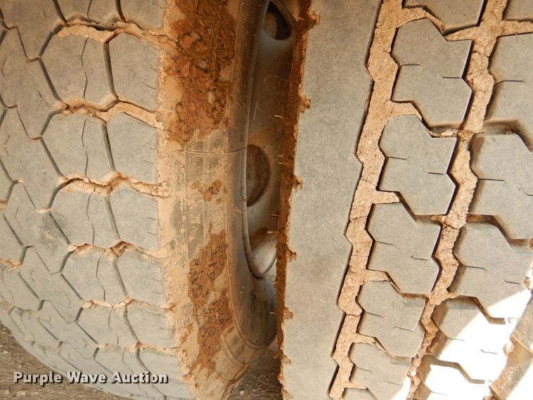 image for item DJ8775 2002 Ford F750 Super Duty  service truck