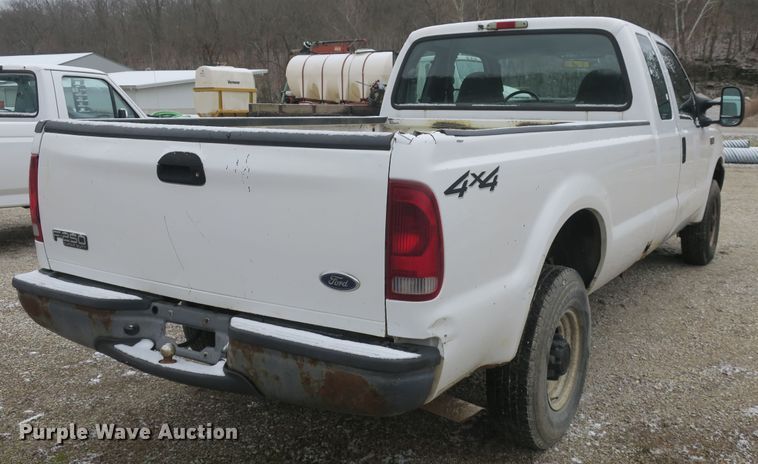 image for item DB10037 2003 Ford F250 Super Duty SuperCab pickup truck