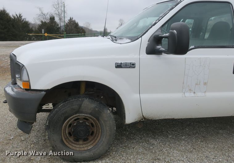 image for item DB10037 2003 Ford F250 Super Duty SuperCab pickup truck