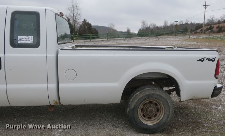 image for item DB10037 2003 Ford F250 Super Duty SuperCab pickup truck