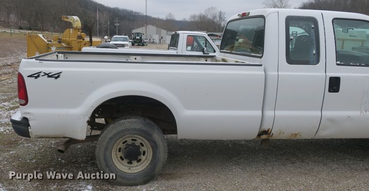 image for item DB10037 2003 Ford F250 Super Duty SuperCab pickup truck