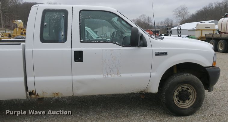 image for item DB10037 2003 Ford F250 Super Duty SuperCab pickup truck