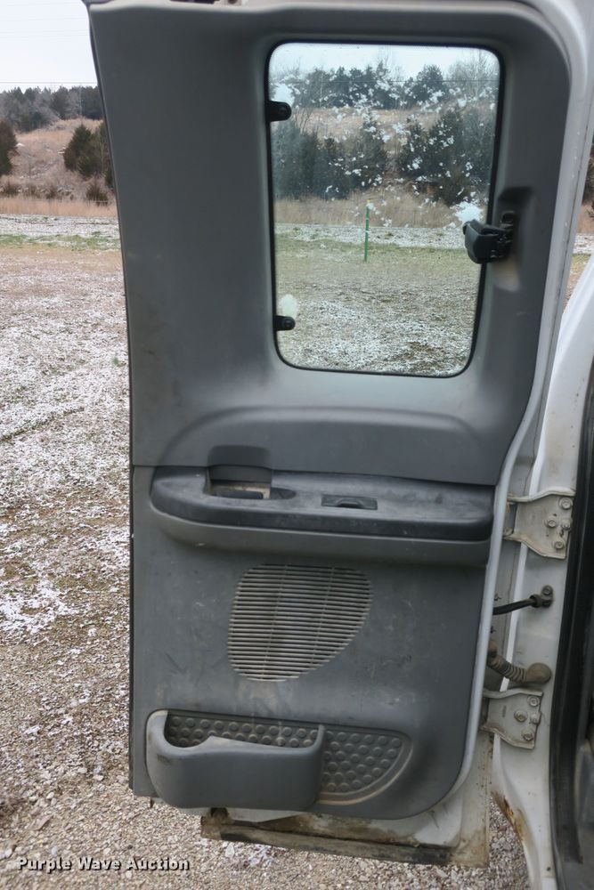 image for item DB10037 2003 Ford F250 Super Duty SuperCab pickup truck