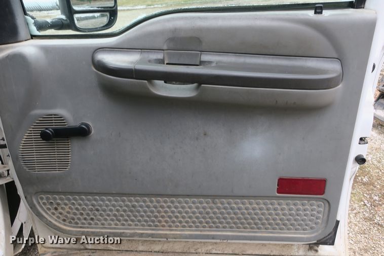 image for item DB10037 2003 Ford F250 Super Duty SuperCab pickup truck