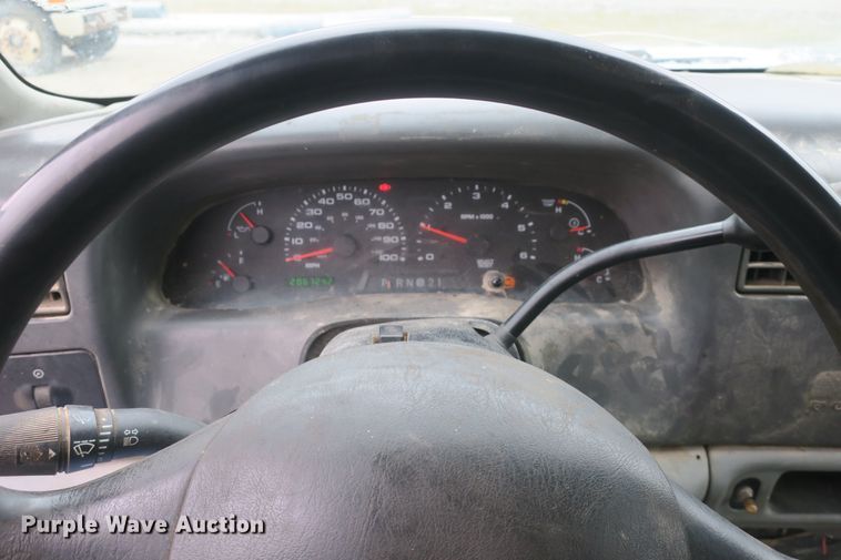 image for item DB10037 2003 Ford F250 Super Duty SuperCab pickup truck