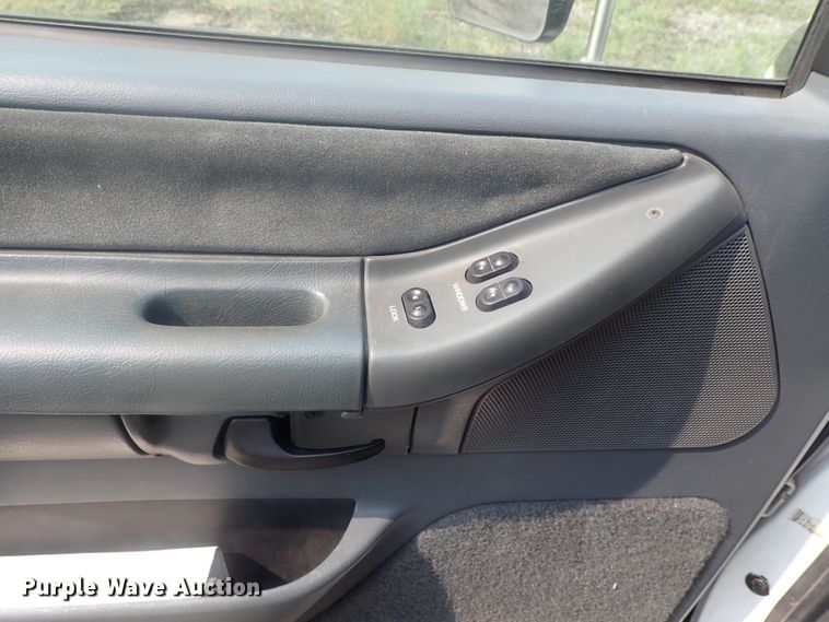 image for item DE0767 1992 Ford Econoline E350  ambulance