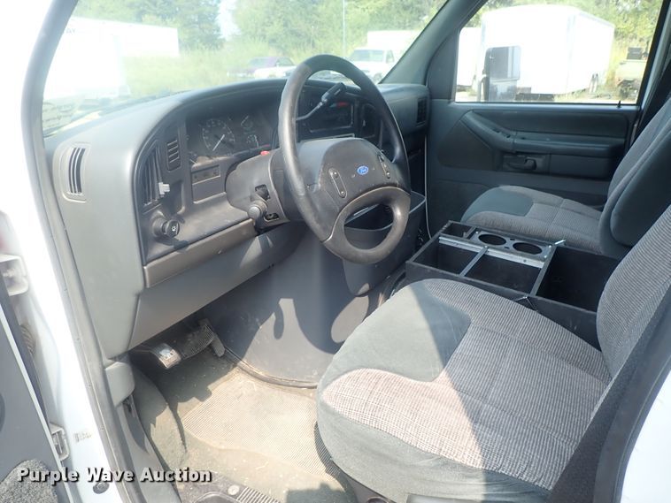 image for item DE0767 1992 Ford Econoline E350  ambulance