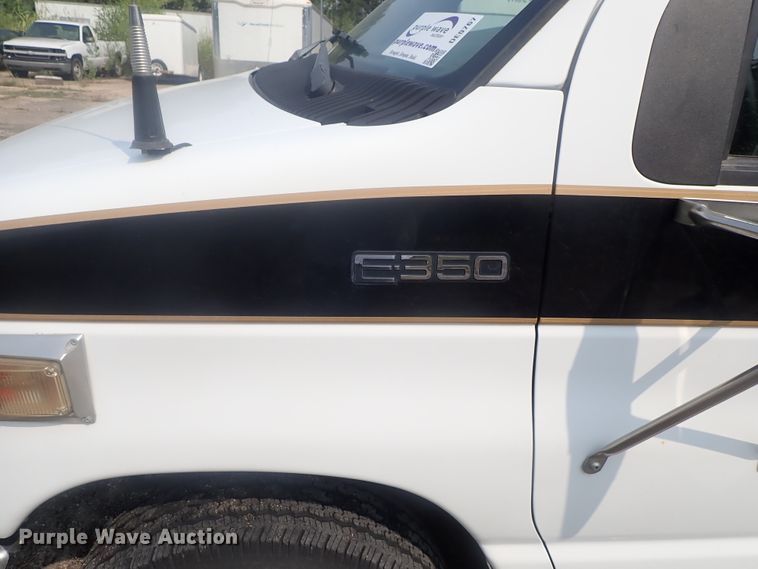 image for item DE0767 1992 Ford Econoline E350  ambulance