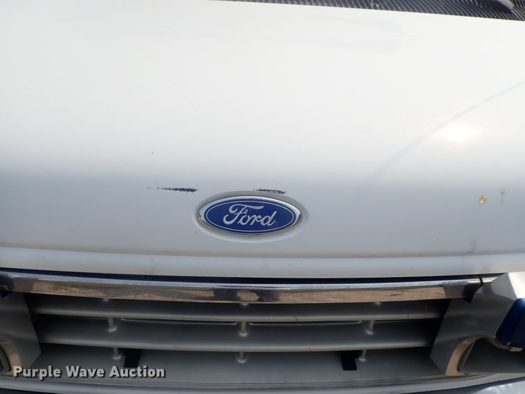 image for item DE0767 1992 Ford Econoline E350  ambulance