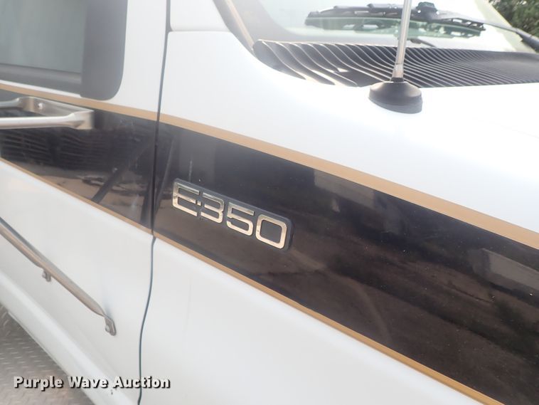 image for item DE0767 1992 Ford Econoline E350  ambulance