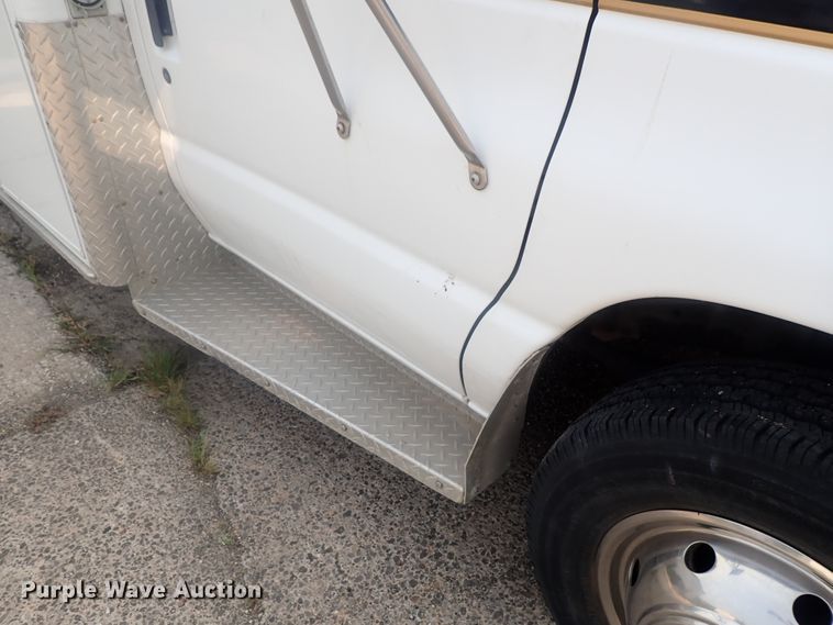 image for item DE0767 1992 Ford Econoline E350  ambulance