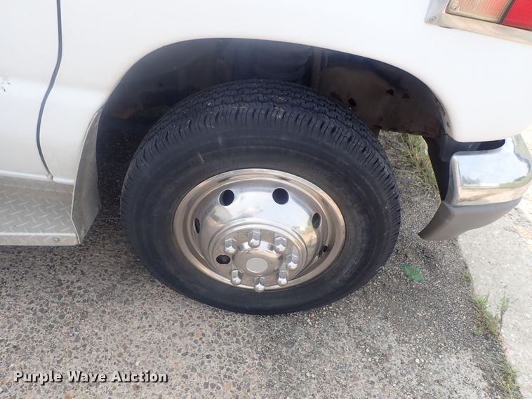 image for item DE0767 1992 Ford Econoline E350  ambulance