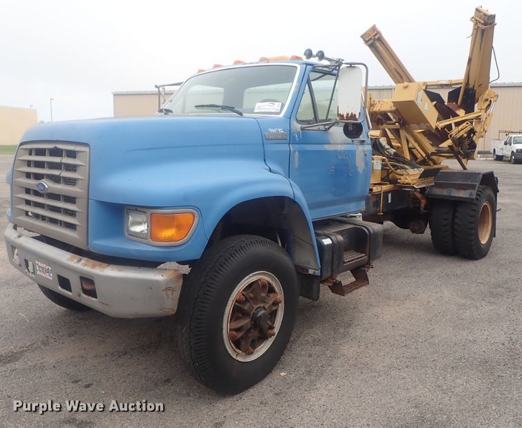 image for item DE0797 1995 Ford F800  truck with Vermeer tree spade