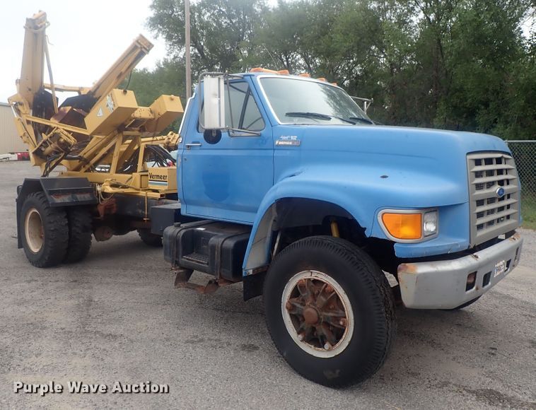 image for item DE0797 1995 Ford F800  truck with Vermeer tree spade