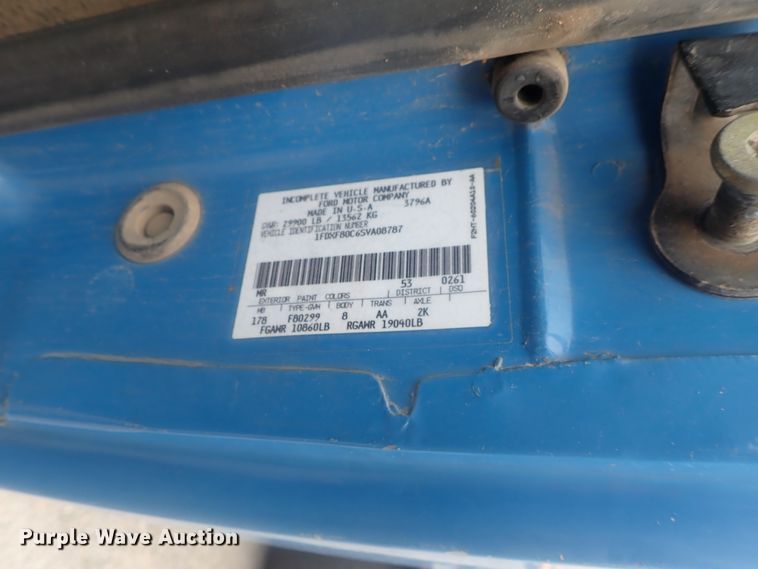 image for item DE0797 1995 Ford F800  truck with Vermeer tree spade