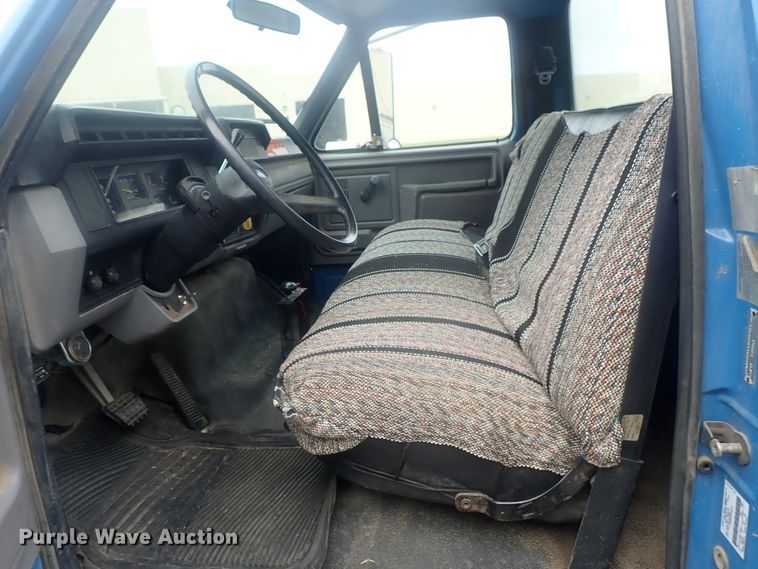 image for item DE0797 1995 Ford F800  truck with Vermeer tree spade