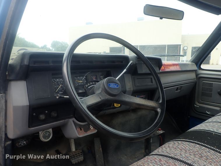 image for item DE0797 1995 Ford F800  truck with Vermeer tree spade