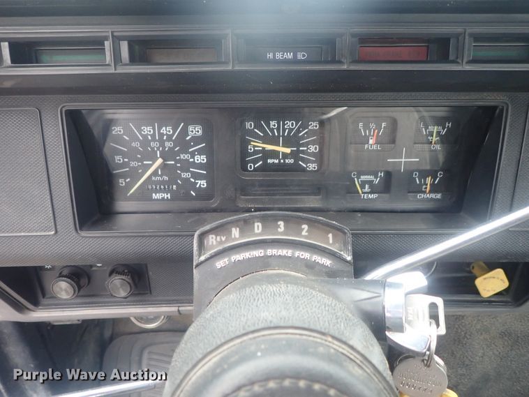 image for item DE0797 1995 Ford F800  truck with Vermeer tree spade