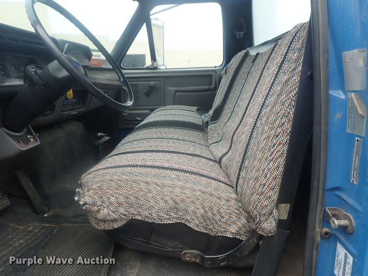 image for item DE0797 1995 Ford F800  truck with Vermeer tree spade