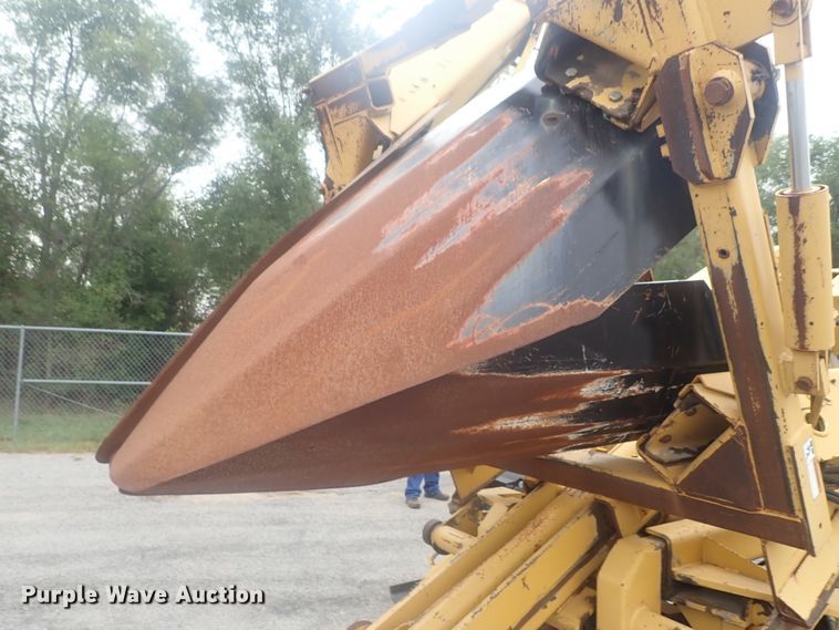 image for item DE0797 1995 Ford F800  truck with Vermeer tree spade