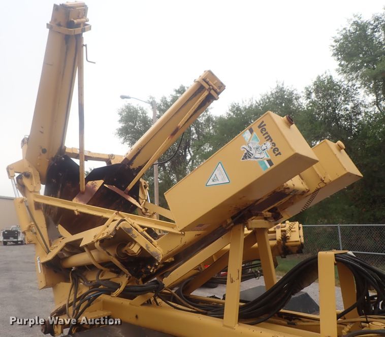 image for item DE0797 1995 Ford F800  truck with Vermeer tree spade