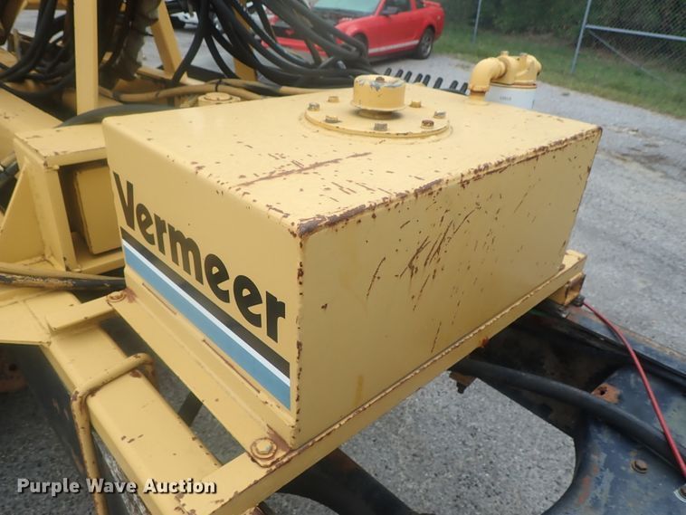 image for item DE0797 1995 Ford F800  truck with Vermeer tree spade