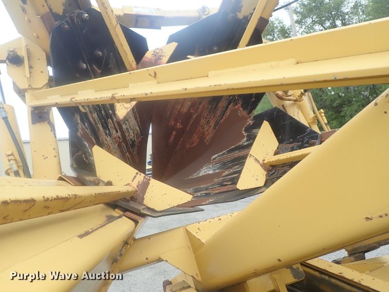 image for item DE0797 1995 Ford F800  truck with Vermeer tree spade