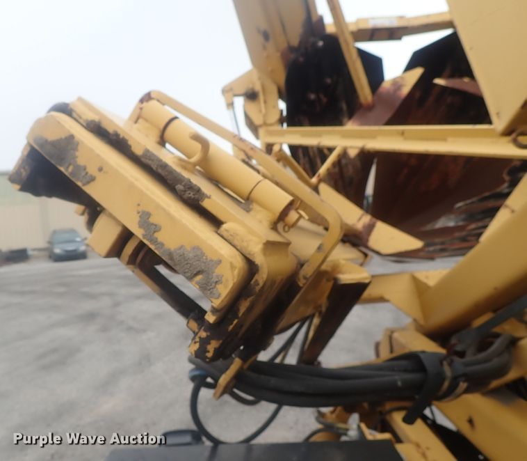 image for item DE0797 1995 Ford F800  truck with Vermeer tree spade