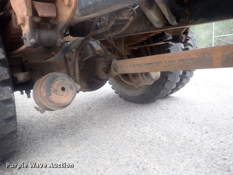 image for item DE0797 1995 Ford F800  truck with Vermeer tree spade