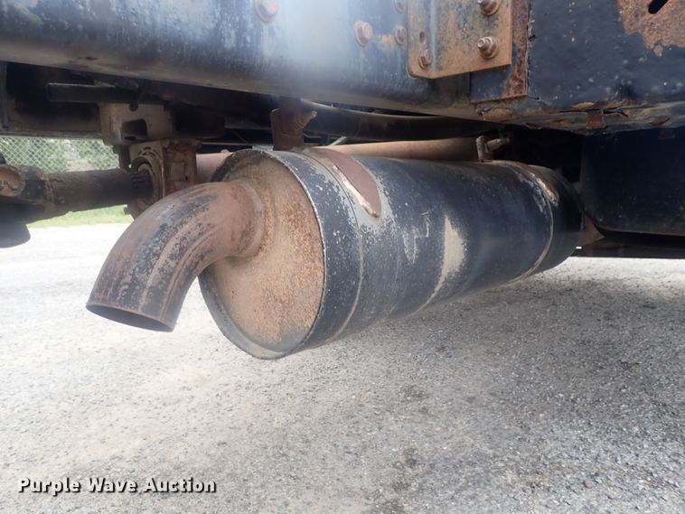 image for item DE0797 1995 Ford F800  truck with Vermeer tree spade