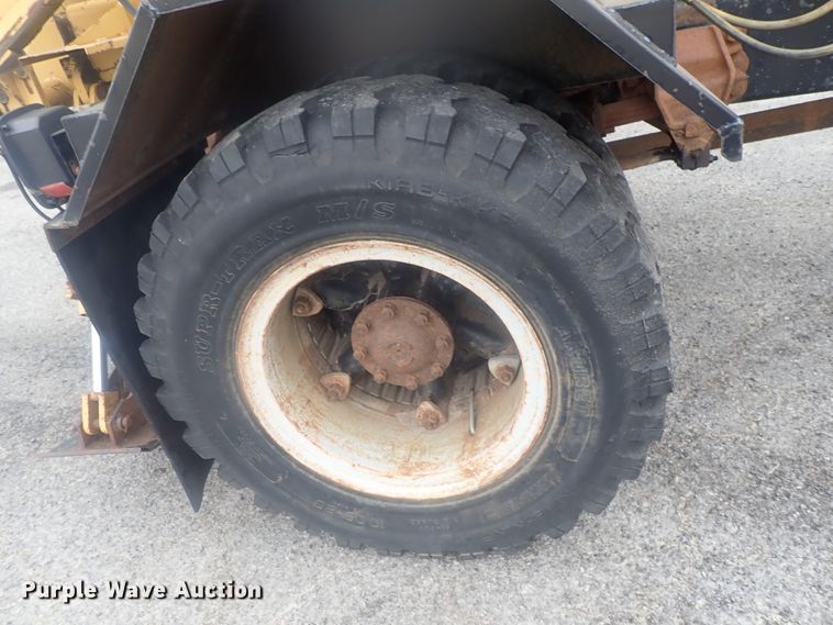 image for item DE0797 1995 Ford F800  truck with Vermeer tree spade