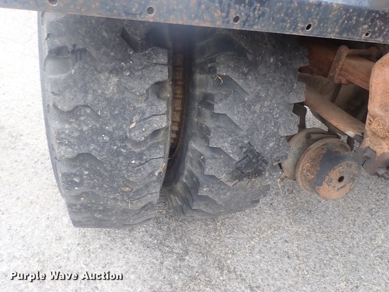 image for item DE0797 1995 Ford F800  truck with Vermeer tree spade