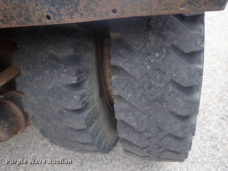 image for item DE0797 1995 Ford F800  truck with Vermeer tree spade