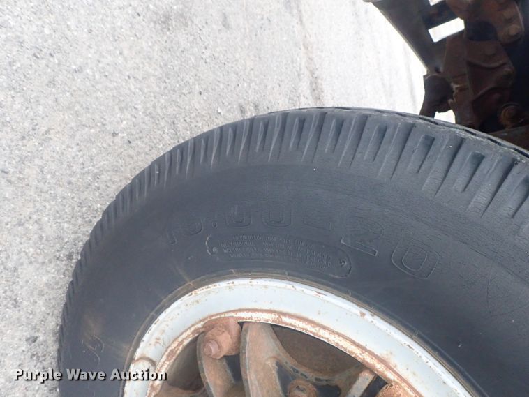 image for item DE0797 1995 Ford F800  truck with Vermeer tree spade