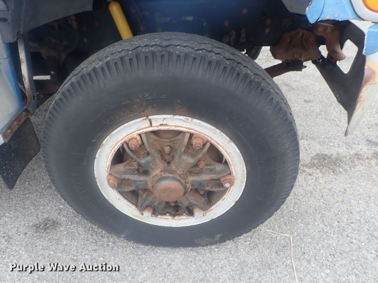 image for item DE0797 1995 Ford F800  truck with Vermeer tree spade