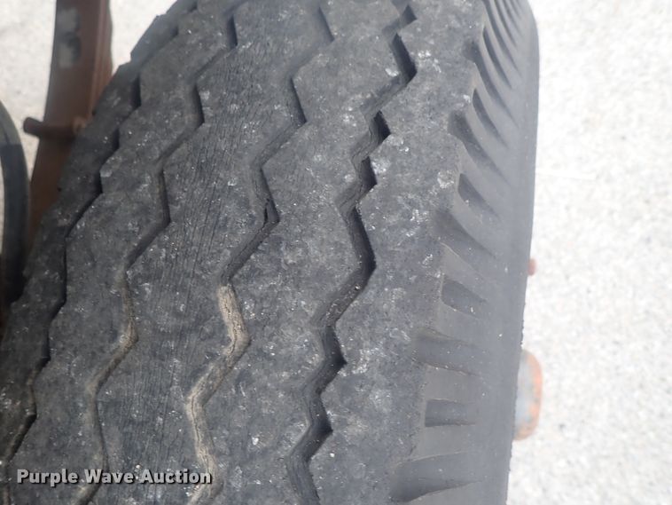 image for item DE0797 1995 Ford F800  truck with Vermeer tree spade