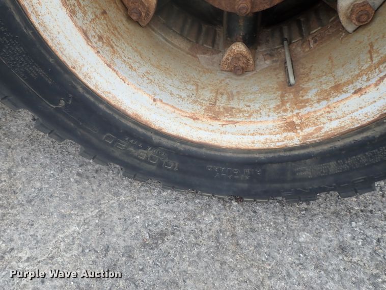 image for item DE0797 1995 Ford F800  truck with Vermeer tree spade