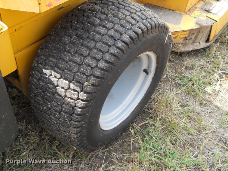 image for item DE4511 2004 Hustler 926089 ZTR lawn mower