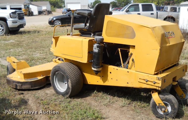 image for item DE4512 2010 Hustler 925008 ZTR lawn mower