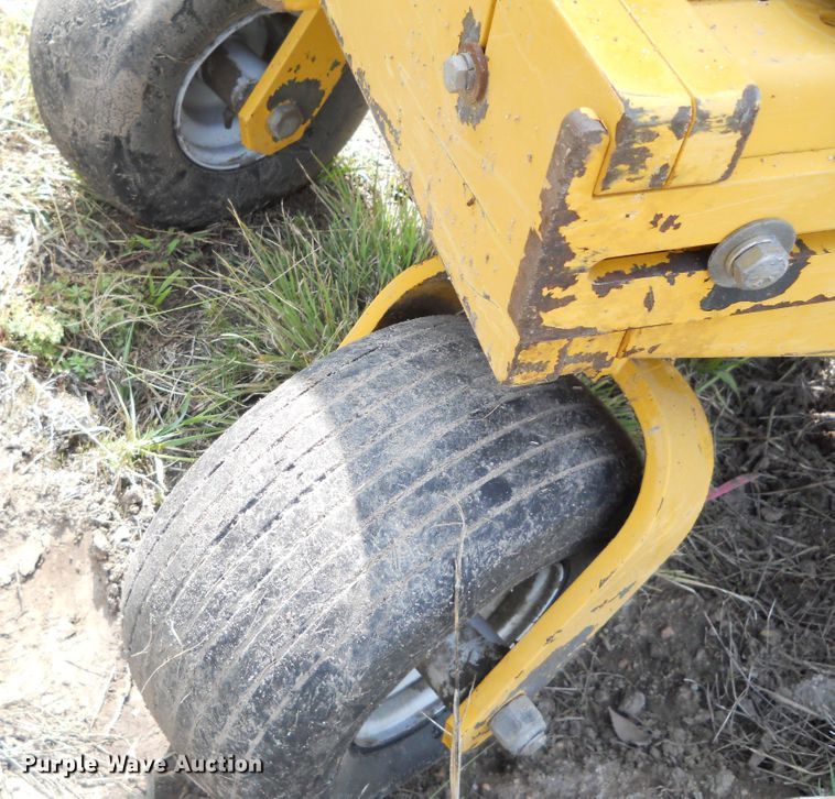 image for item DE4512 2010 Hustler 925008 ZTR lawn mower