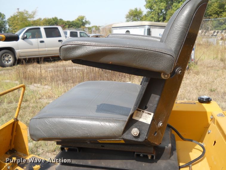 image for item DE4512 2010 Hustler 925008 ZTR lawn mower