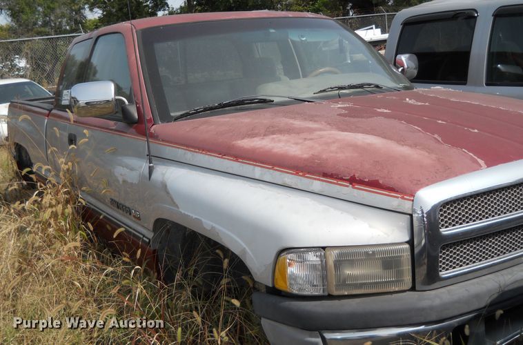 image for item DE4513 1996 Dodge Ram 1500  Club Cab pickup truck