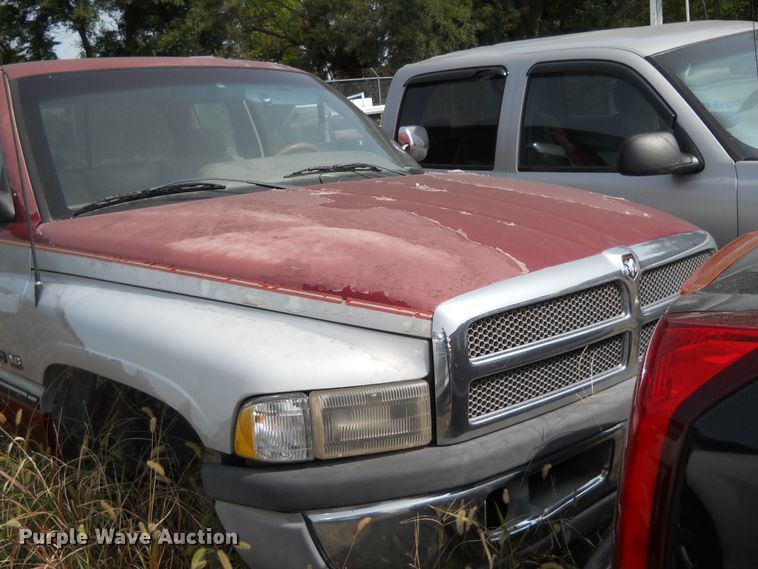 image for item DE4513 1996 Dodge Ram 1500  Club Cab pickup truck